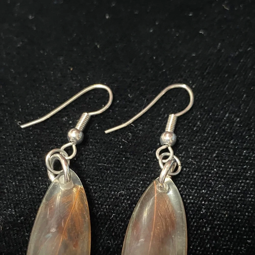 Elegant vintage Silver hook and feather acrylic Earrings